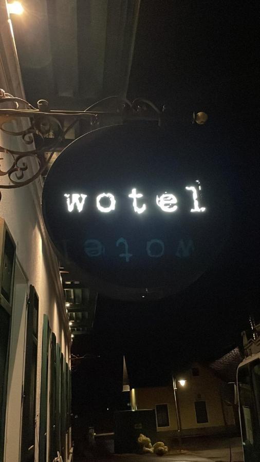 Wotel Soechau Bagian luar foto